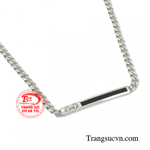 Với món trang sức này bạn có thể kết hợp với bất kỳ món trang phục nào mà bạn muốn.