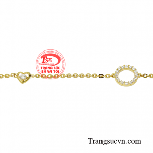 Sản phẩm tô điểm cho người phụ nữ càng thêm duyên dáng, mang lại sự trẻ trung, cá tính và đẳng cấp.  