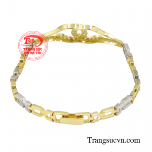 Thông qua chiếc lắc tay mà người phụ nữ thể hiện được cá tính và gu thẩm mỹ riêng biệt. 