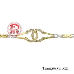 Chiếc lắc tay sẽ giúp bạn thỏa sức phối đồ với bất kỳ bộ trang phục nào mà bạn yêu thích.