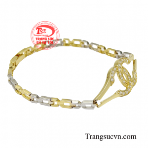 Sản phẩm giúp phô diễm vẻ đẹp nữ tính của một cô gái luôn biết cách chăm chút cho bản thân.