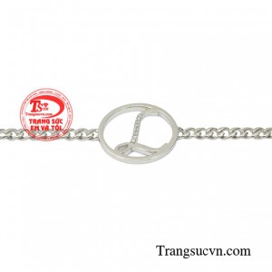 Chiếc lắc tay sẽ giúp người sử dụng trở nên tự tin duyên dáng hơn trong bất kỳ bộ trang phục nào.