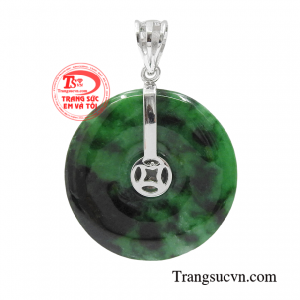 Mặt dây chuyền cẩm thạch phúc khí là món trang sức được nhiều người ưa chuộng.