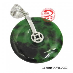 Cẩm thạch là một loại đá mang màu xanh đầy sức sống, có khả năng đem lại tiền tài, xuy đuổi ma quỷ, mang giá trị phong thủy rất lớn.