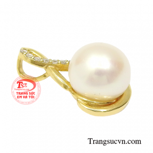 Do đó sẽ thật tuyệt vời khi kết hợp trang sức ngọc trai cùng với áo dài tôn lên nét đẹp hiền thục của người con gái Việt.