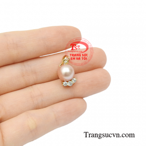 Mặt dây ngọc trai kiều diễm thanh nhã.