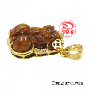 Đây là món trang sức phong thủy tâm linh rất được mọi người ưa chuộng với mong ước về phú quý, an khang.