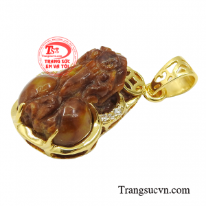 Do đó nhiều người đã lựa chọn linh vật Tỳ Hưu như bùa hộ mệnh mang lại nhiều của cải, tiền tài cho bản thân.