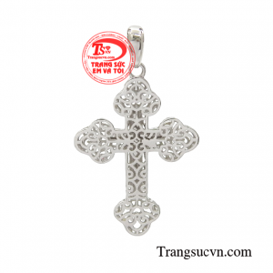 Chiếc thánh giá này được mài dũa vô cùng kỳ công để cho ra sản phẩm tuyệt đẹp như vậy.