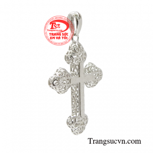 Mặt thánh giá ngoài dành cho tín đồ công giáo thì chúng còn là món trang sức có phong cách thời thượng.