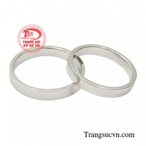 Nhẫn cưới vàng trắng đính ước là sự hiện diện của một tình yêu vẹn toàn. 
