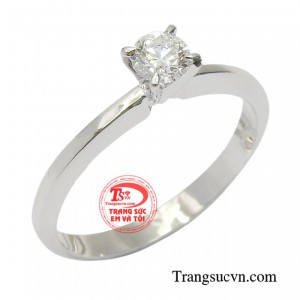 Đối với những người phụ nữ, chiếc nhẫn cầu hôn là biểu trưng cho tình yêu và sự ngỏ ý đồng thuận khi cặp đôi đã sẵn sàng về chung một nhà. 