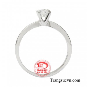 Vì vậy chiếc nhẫn được coi là vật định tình giúp các cặp đôi xác nhận mối quan hệ nghiêm túc lâu dài. 