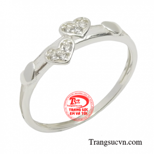 Chiếc nhẫn bạc là món trang sức được ưa chuộng giúp cho phái đẹp tôn vinh được cá tính và nét duyên dáng của mình.