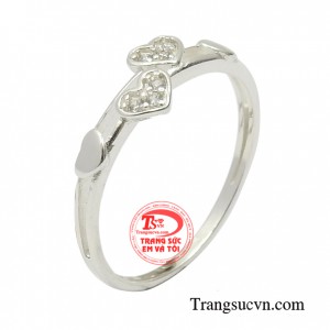 Nhẫn nữ bạc nhỏ xinh mang đến vẻ đẹp nhẹ nhàng tinh tế cho nữ giới.