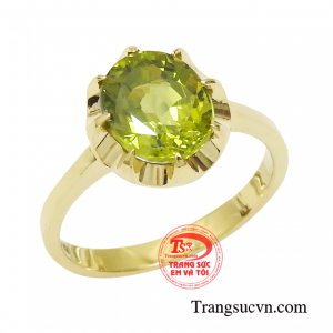 Chiếc nhẫn nữ peridot sẽ giúp các cô gái thêm phần duyên dáng và tự tin tỏa sáng.