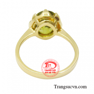 Với đa dạng giá trị như vậy, Peridot là một trong những loại đá được nhiều người săn đón để chế tác làm trang sức. 