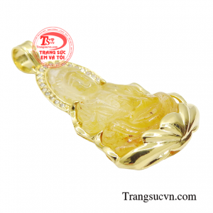 Chiếc mặt dây này sử dụng đá thạch anh tóc giúp phát huy được sức mạnh phong thủy tối đa cho người sử dụng.