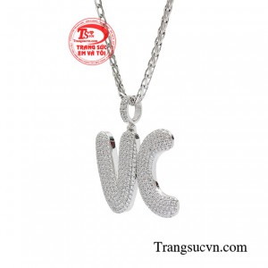 Nghệ nhân kim hoàn sẽ dựa vào ý tưởng của khách hàng để cho ra đời sản phẩm hoàn mỹ.