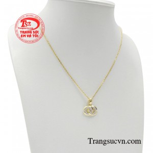 Và cũng là thể hiện sự thông minh, tinh tế trong cách phối đồ. 