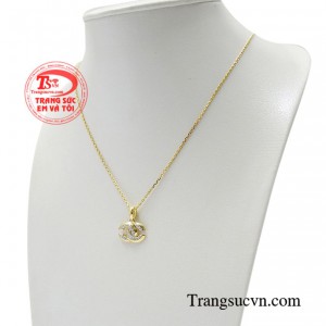 Đeo trang sức phù hợp với trang phục và hoàn cảnh sử dụng để thể hiện gu thẩm mỹ của bạn