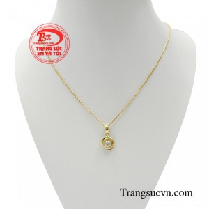 Bộ dây chuyền nữ thời thượng thiết kế tinh xảo, sắc nét.