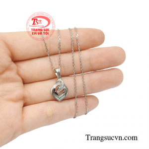 Bộ mặt nữ vàng trắng hiện đại