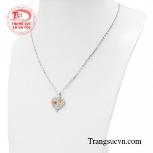Từ lâu đeo dây chuyền từ lâu đã gắn liền với nét đẹp của người phụ nữ.