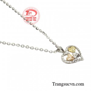 Bộ mặt nữ vàng trắng trái tim ấn tượng.