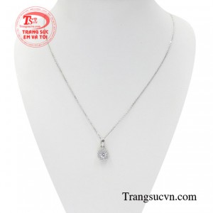 Bộ mặt nữ vàng trắng trẻ trung phù hợp phong cách thời trang phái đẹp hiện đại.