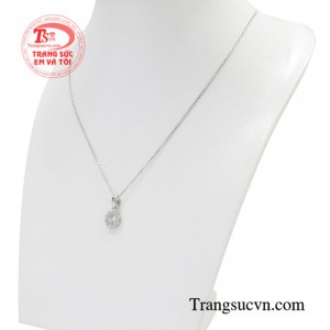 Thông qua bộ sản phẩm này mà người phụ nữ thể hiện được cá tính và gu thẩm mỹ riêng biệt.