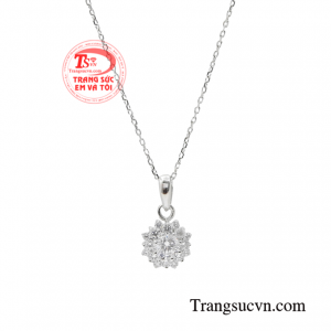 Đây chắc chắn là món đồ trang sức mà phái nữ nào cũng cần có trong tủ đồ.