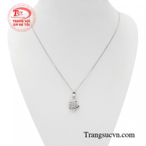 Bộ mặt nữ vàng trắng yêu kiều hiện đang là sản phẩm xu hướng được rất nhiều khách hàng yêu thích.