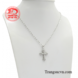 Khi mang thánh giá bên mình bạn như được tiếp thêm sức mạnh, sự dũng cảm để đương đầu với mọi khó khăn.