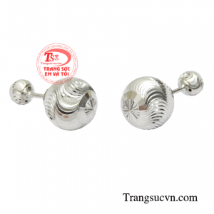 Với thiết kế này bạn có thể dễ dàng phối với bất kỳ bộ trang phục nào từ dạo phố cho đến công sở.