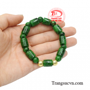 Chuỗi tay cẩm thạch charm vàng hợp phong thủy.