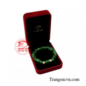 Chuỗi tay cẩm thạch charm vàng tinh tế.