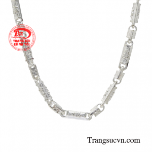 Chiếc dây chuyền có thể giúp bạn lột xác cho một diện mạo hoàn toàn mới và đầy thu hút.