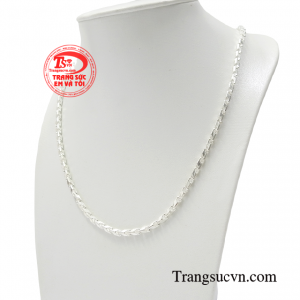 Dây chuyền bạc là món trang sức được phái mạnh yêu thích bởi tính thẩm mỹ cũng như độ ứng dụng cao trong cuộc sống.