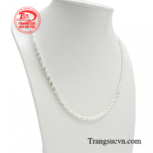 Dây chuyền bạc không chỉ đơn thuần là món trang sức làm đẹp, mà còn có những tác dụng hữu ích về sức khỏe cho mọi người.