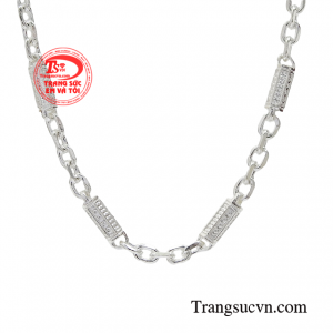 Chẳng những vậy, trang sức bạc còn có kha khá tác dụng trong việc bảo vệ và cải thiện sức khỏe. 