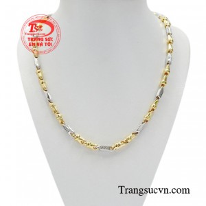 Dây chuyền nam nhập khẩu mạnh mẽ là sự pha trộn nam tính cùng phong cách thời trang phóng khoáng hiện đại. 