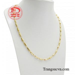 Dây chuyền nam luôn được khách hàng đặc biệt ưu tiên sở hữu bởi tính thông dụng và dễ dàng kết hợp với nhiều phong cách.