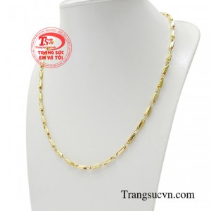 Sự kết hợp độc đáo, đầy sáng tạo của người thợ kim hoàn đã tạo nên một chiếc dây chuyền hoàn hảo và tinh tế.