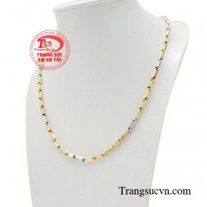 Còn nếu bạn chưa hấp dẫn trong mắt người đối diện, thì đó chính là bạn đang thiếu đi một chiếc dây chuyền thời trang.