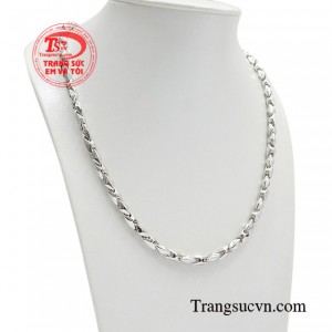 Chiếc dây chuyền nhập khẩu Italy với đường nét mượt giúp món đồ bạn sở hữu trở nên có giá trị gấp nhiều lần. 