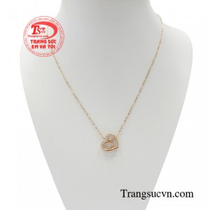 Dây chuyền nữ nhập khẩu thời thượng với thiết kế trái tim độc đáo tạo sự mới lạ đến cho sản phẩm.