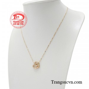Sản phẩm đặc biệt dành tặng cho các cô gái có tình yêu mãnh liệt với trang sức vàng hồng.