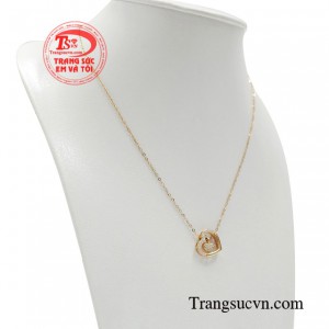 Chiếc dây chuyền nữ là món trang sức góp phần hoàn thành bộ trang phục của bạn.