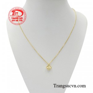 Dây chuyền nữ vàng tây chất lượng phù hợp phong cách thời trang phái đẹp hiện đại.